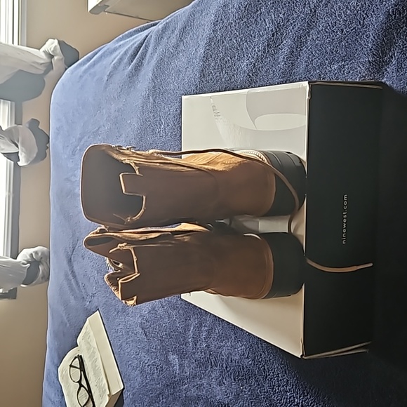 Nine west ankle booties size 7 1/2  very comfortable brand new with box - Picture 3 of 4